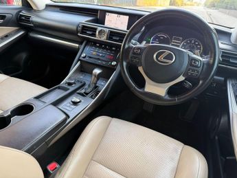Lexus IS 2.5 300h Advance Saloon 4dr Petrol Hybrid E-CVT Euro 6 (s/s) (22