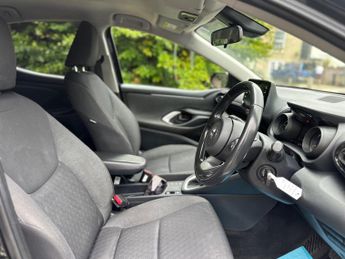 Toyota Yaris 1.5 VVT-h Design E-CVT Euro 6 (s/s) 5dr