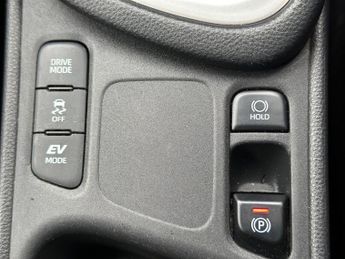 Toyota Yaris 1.5 VVT-h Design E-CVT Euro 6 (s/s) 5dr