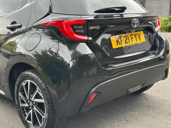 Toyota Yaris 1.5 VVT-h Design E-CVT Euro 6 (s/s) 5dr