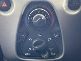 Toyota AYGO 1.0 VVT-i x-play x-shift Euro 6 5dr