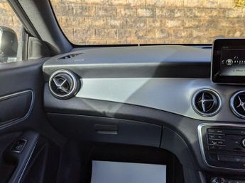 Mercedes-Benz CLA 2.1 CLA220d AMG Line Coupe 7G-DCT Euro 6 (s/s) 4dr