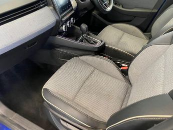 Renault Clio 1.6 E-TECH techno Auto Euro 6 (s/s) 5dr