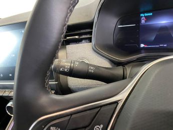 Renault Clio 1.6 E-TECH techno Auto Euro 6 (s/s) 5dr