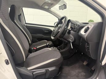 Toyota AYGO 1.0 VVT-i x-play x-shift Euro 6 5dr