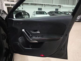 Mercedes-Benz A Class 1.3 A200 AMG Line 7G-DCT Euro 6 (s/s) 4dr