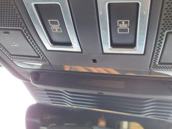 LAND ROVER DISCOVERY 3.0 D250 MHEV R-Dynamic SE SUV 5dr Diesel Auto 4WD Euro 6 (s/s) 