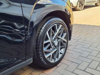 HYUNDAI KONA 64kWh Premium SUV 5dr Electric Auto (10.5kW Charger) (204 ps) 6 