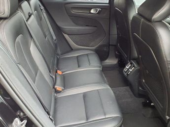 VOLVO XC40 2.0 B4 INSCRIPTION MHEV 5d 195 BHP 6 MONTHS WARRANTY 2 KEYS