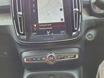 VOLVO XC40 2.0 B4 INSCRIPTION MHEV 5d 195 BHP 6 MONTHS WARRANTY 2 KEYS