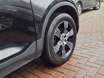 VOLVO XC40 2.0 B4 INSCRIPTION MHEV 5d 195 BHP 6 MONTHS WARRANTY 2 KEYS