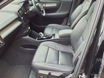 VOLVO XC40 2.0 B4 INSCRIPTION MHEV 5d 195 BHP 6 MONTHS WARRANTY 2 KEYS