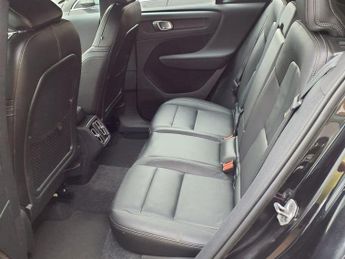 VOLVO XC40 2.0 B4 INSCRIPTION MHEV 5d 195 BHP 6 MONTHS WARRANTY 2 KEYS