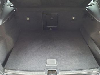 VOLVO XC40 2.0 B4 INSCRIPTION MHEV 5d 195 BHP 6 MONTHS WARRANTY 2 KEYS