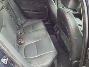 JAGUAR XE 2.0d Portfolio Saloon 4dr Diesel Auto AWD Euro 6 (s/s) (180 ps) 