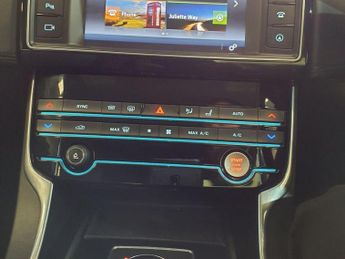JAGUAR XE 2.0d Portfolio Saloon 4dr Diesel Auto AWD Euro 6 (s/s) (180 ps) 