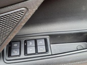 JAGUAR XE 2.0d Portfolio Saloon 4dr Diesel Auto AWD Euro 6 (s/s) (180 ps) 