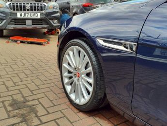 JAGUAR XE 2.0d Portfolio Saloon 4dr Diesel Auto AWD Euro 6 (s/s) (180 ps) 