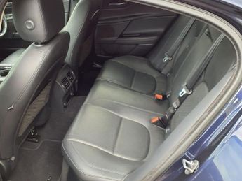 JAGUAR XE 2.0d Portfolio Saloon 4dr Diesel Auto AWD Euro 6 (s/s) (180 ps) 