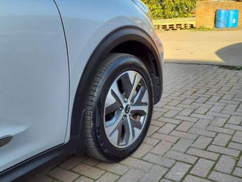 KIA NIRO 64kWh 4 SUV 5dr Electric Auto (201 bhp) FULL KIA SERVICE HISTORY