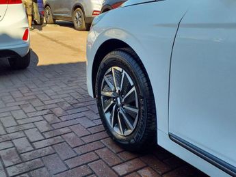 HYUNDAI IONIQ PREMIUM 5d 135 BHP 6 MONTHS WARRANTY ALL ELECTRIC