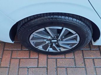 HYUNDAI IONIQ PREMIUM 5d 135 BHP 6 MONTHS WARRANTY ALL ELECTRIC