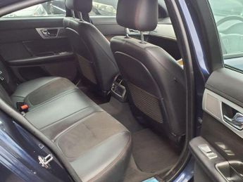 JAGUAR XF 2.2d R-Sport Saloon 4dr Diesel Auto Euro 6 (s/s) (200 ps) 6 MONT