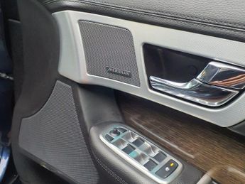 JAGUAR XF 2.2d R-Sport Saloon 4dr Diesel Auto Euro 6 (s/s) (200 ps) 6 MONT