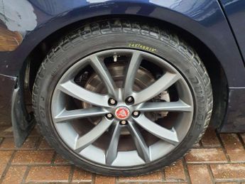 JAGUAR XF 2.2d R-Sport Saloon 4dr Diesel Auto Euro 6 (s/s) (200 ps) 6 MONT