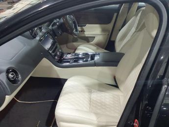 JAGUAR XJ 3.0d V6 Portfolio Saloon 4dr Diesel Auto Euro 6 (s/s) (300 ps) 6