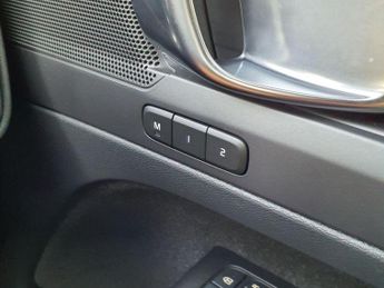 VOLVO XC40 2.0 B4 R-DESIGN PRO AWD MHEV 5d 195 BHP MUST BE SEEN TOP SPEC 4X