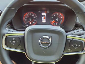 VOLVO XC40 2.0 B4 R-DESIGN PRO AWD MHEV 5d 195 BHP MUST BE SEEN TOP SPEC 4X