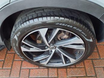 VOLVO XC40 2.0 B4 R-DESIGN PRO AWD MHEV 5d 195 BHP MUST BE SEEN TOP SPEC 4X