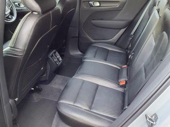 VOLVO XC40 2.0 B4 R-DESIGN PRO AWD MHEV 5d 195 BHP MUST BE SEEN TOP SPEC 4X