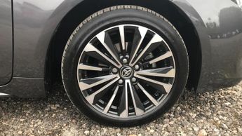 Toyota Corolla 1.8 VVT-h Design CVT Euro 6 (s/s) 5dr