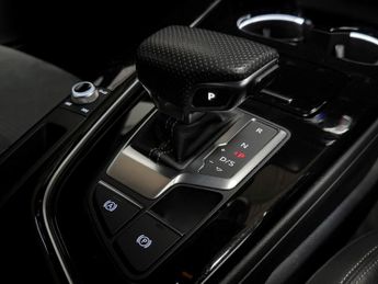 Audi A4 2.0 TFSI 35 Black Edition Saloon 4dr Petrol S Tronic Euro 6 (s/s