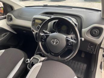 Toyota AYGO 1.0 VVT-i x-play x-shift Euro 6 5dr