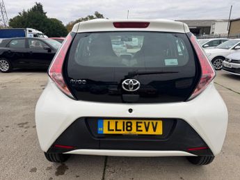 Toyota AYGO 1.0 VVT-i x-play x-shift Euro 6 5dr