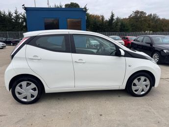 Toyota AYGO 1.0 VVT-i x-play x-shift Euro 6 5dr