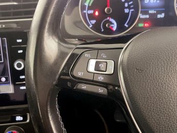 Volkswagen e-Golf 35.8kWh e-Golf Auto 5dr