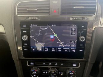 Volkswagen e-Golf 35.8kWh e-Golf Auto 5dr