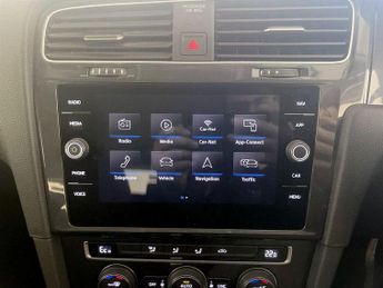Volkswagen e-Golf 35.8kWh e-Golf Auto 5dr