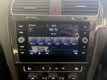 Volkswagen e-Golf 35.8kWh e-Golf Auto 5dr