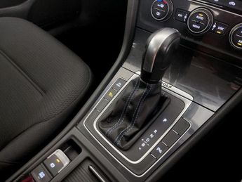 Volkswagen e-Golf 35.8kWh e-Golf Auto 5dr