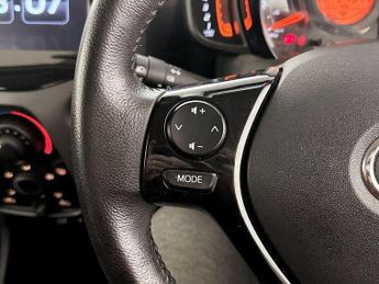 Toyota AYGO 1.0 VVT-i x-play Euro 6 5dr