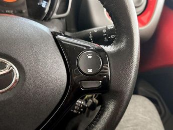 Toyota AYGO 1.0 VVT-i x-play Euro 6 5dr