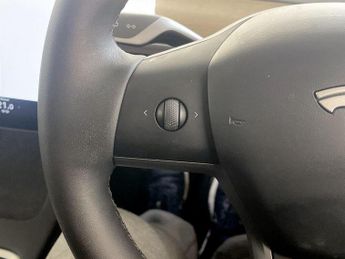 Tesla Model Y Auto RWD 5dr
