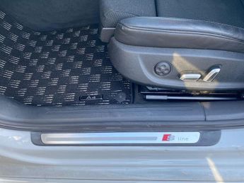 Audi A4 Avant 2.0 TFSI S line Estate 5dr Petrol Multitronic Euro 5 (s/s) (211 