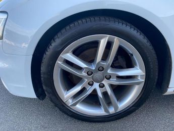 Audi A4 Avant 2.0 TFSI S line Estate 5dr Petrol Multitronic Euro 5 (s/s) (211 