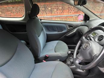 Toyota Yaris 1.3 VVT-i Colour Collection 3dr